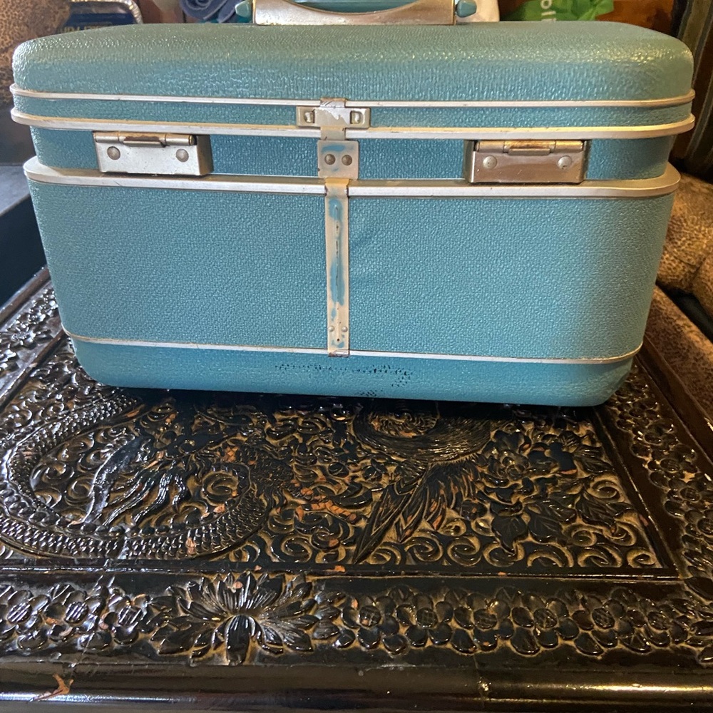 Samsonite Silhouette 1960’s Vintage Carry On Make Up Case.